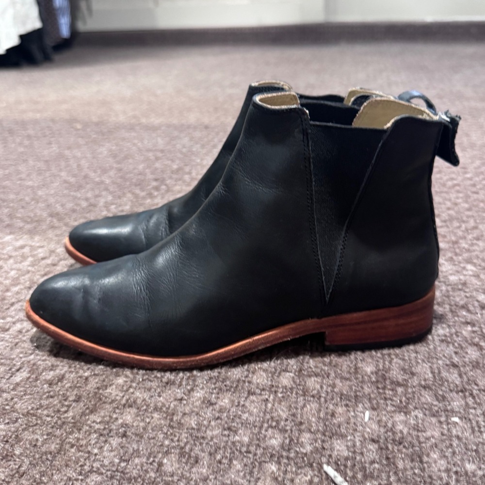 Nisolo Black Leather Chelsea Ankle Boots Pointed Toe Made in Peru quiet luxury 7 - Picture 5 of 9